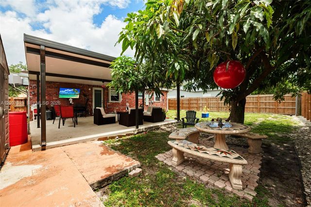 6870 Thomas St, Hollywood, FL 33024