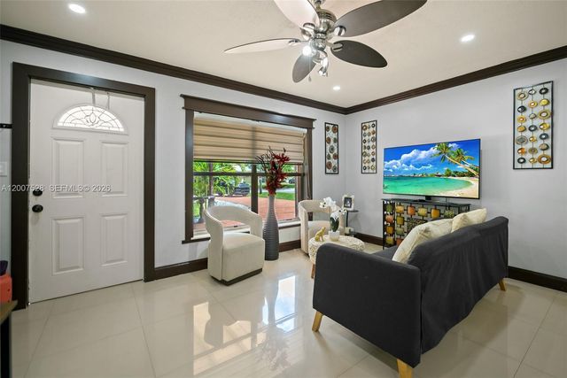 6870 Thomas St, Hollywood, FL 33024