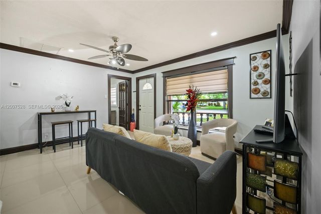 6870 Thomas St, Hollywood, FL 33024