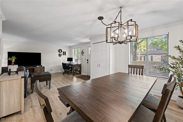 593 Tollis Pkwy 4-32, Broadview Heights, OH 44147
