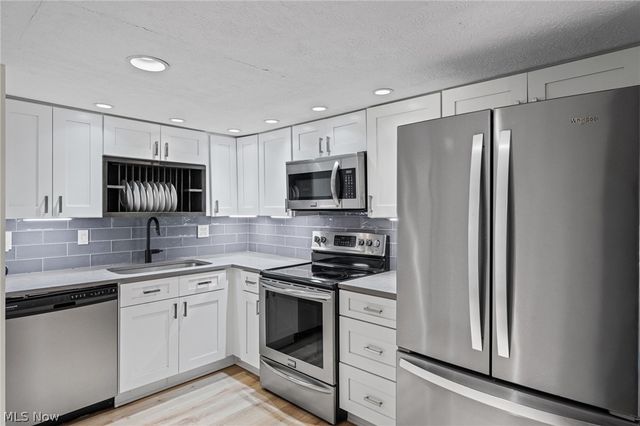 593 Tollis Pkwy 4-32, Broadview Heights, OH 44147