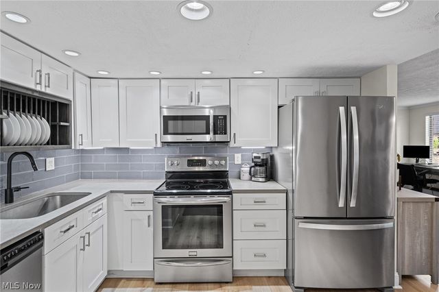 593 Tollis Pkwy 4-32, Broadview Heights, OH 44147