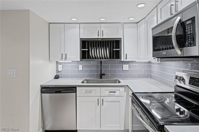 593 Tollis Pkwy 4-32, Broadview Heights, OH 44147