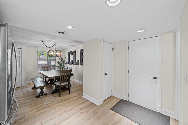 593 Tollis Pkwy 4-32, Broadview Heights, OH 44147