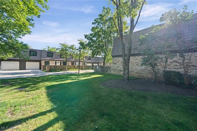 593 Tollis Pkwy 4-32, Broadview Heights, OH 44147