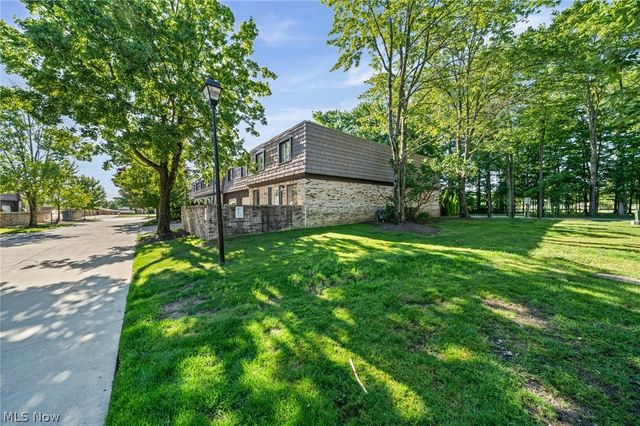 593 Tollis Pkwy 4-32, Broadview Heights, OH 44147