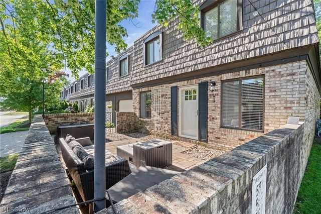 593 Tollis Pkwy 4-32, Broadview Heights, OH 44147