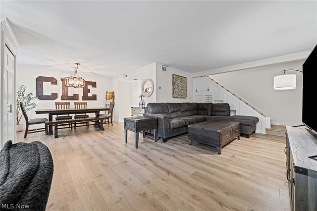 593 Tollis Pkwy 4-32, Broadview Heights, OH 44147