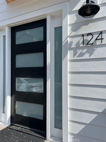 124 Lyndon Street, Hermosa Beach, CA 90254