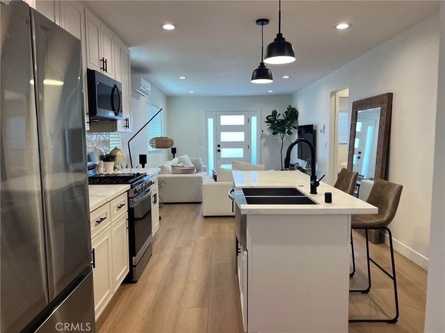 124 Lyndon Street, Hermosa Beach, CA 90254