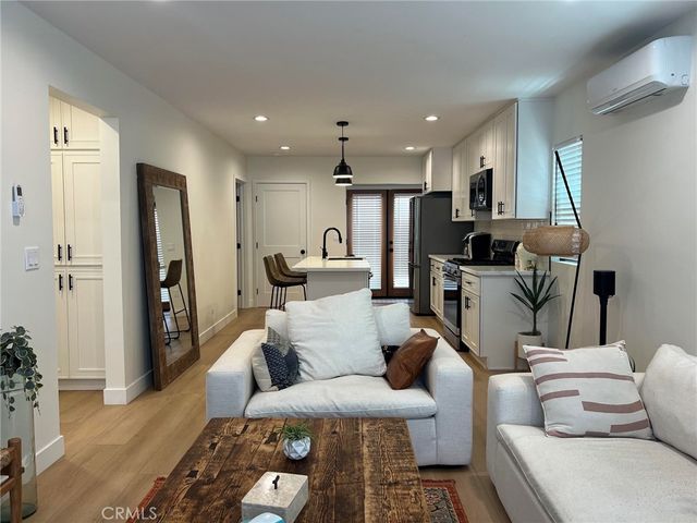 124 Lyndon Street, Hermosa Beach, CA 90254
