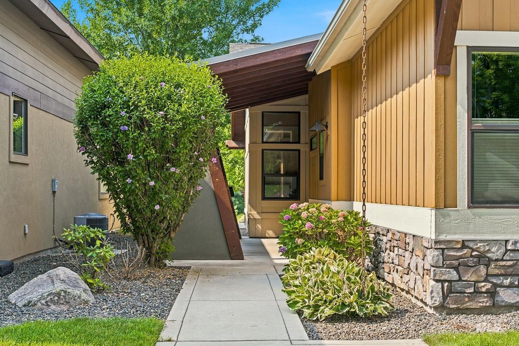 1401 E Lone Shore Dr, Eagle, ID 83616 photo 2