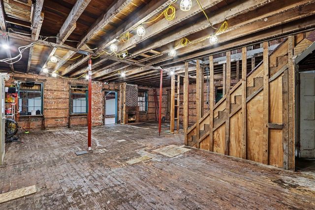 675 10th Street, Plainwell, MI 49080