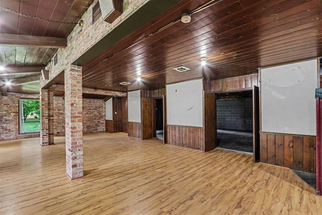 675 10th Street, Plainwell, MI 49080