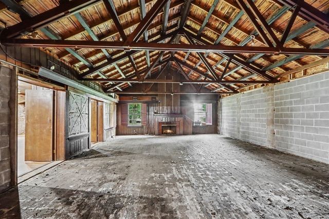 675 10th Street, Plainwell, MI 49080