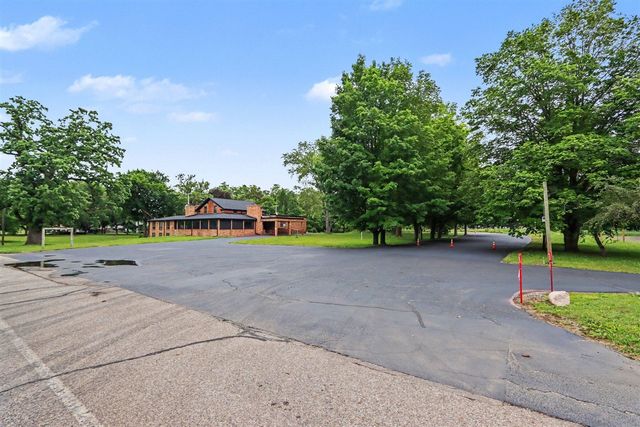 675 10th Street, Plainwell, MI 49080