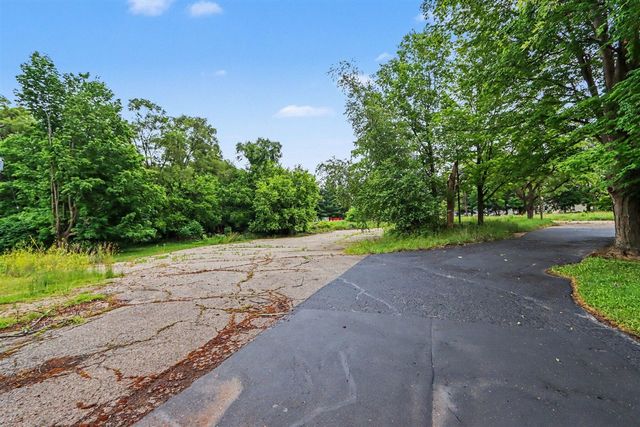 675 10th Street, Plainwell, MI 49080