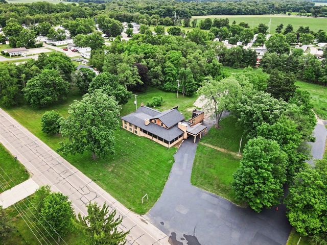 675 10th Street, Plainwell, MI 49080