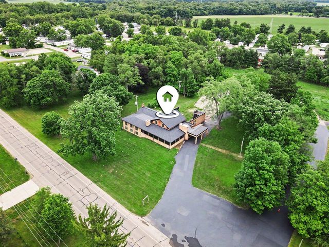675 10th Street, Plainwell, MI 49080