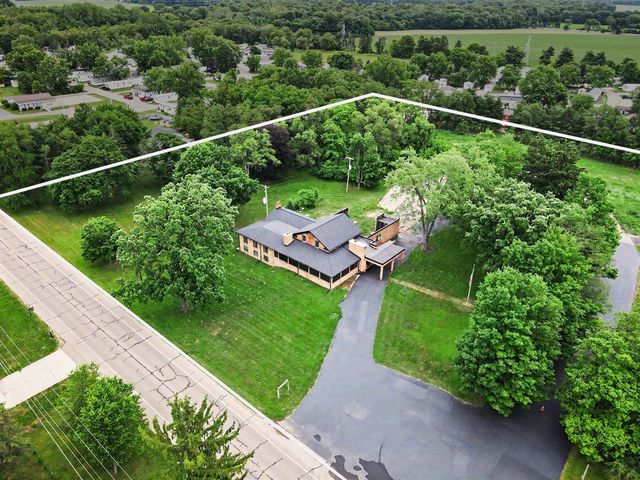 675 10th Street, Plainwell, MI 49080