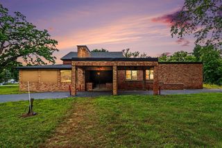 675 10th Street, Plainwell, MI 49080