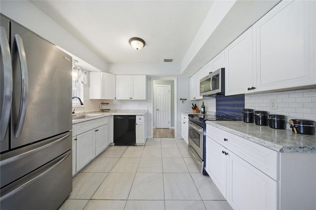314 E SUNSET STREET, Groveland, FL 34736