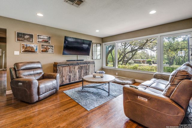 125 Sunway Dr, San Antonio, TX 78232