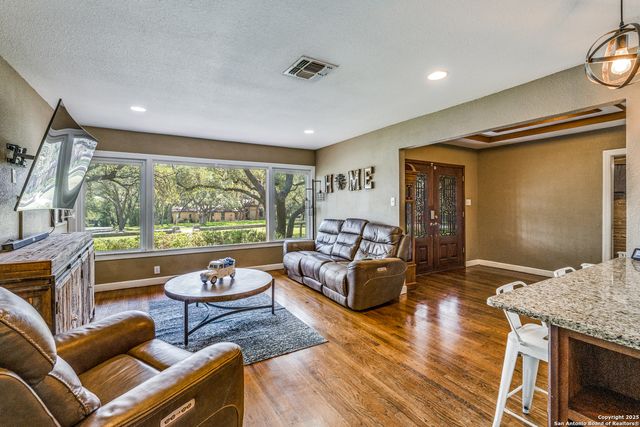 125 Sunway Dr, San Antonio, TX 78232