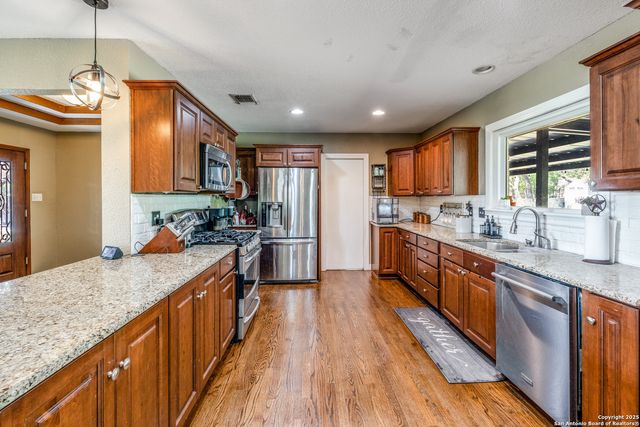 125 Sunway Dr, San Antonio, TX 78232