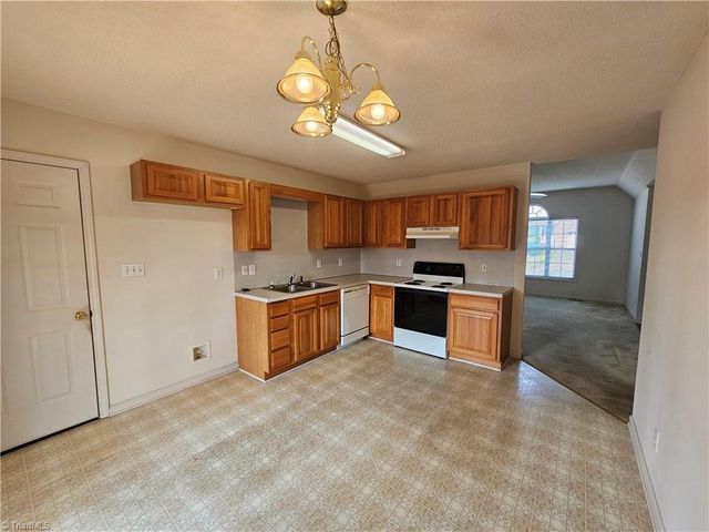 130 Cloverfield Court, Winston-salem, NC 27127