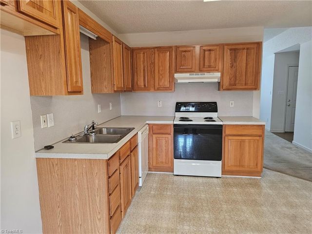 130 Cloverfield Court, Winston-salem, NC 27127