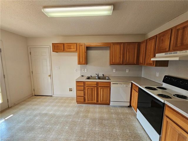 130 Cloverfield Court, Winston-salem, NC 27127