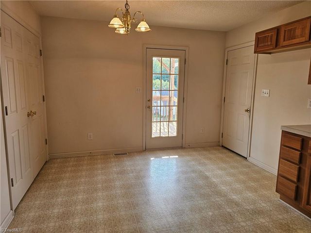 130 Cloverfield Court, Winston-salem, NC 27127