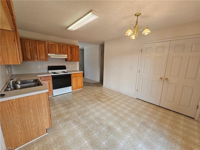 130 Cloverfield Court, Winston-salem, NC 27127