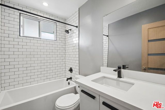 252 S New Hampshire Avenue 15, Los Angeles, CA 90004