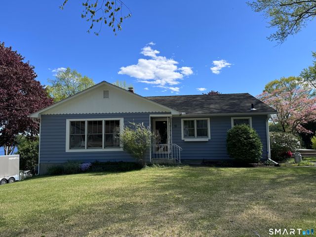 13 Trading Cove Drive, Norwich, CT 06360