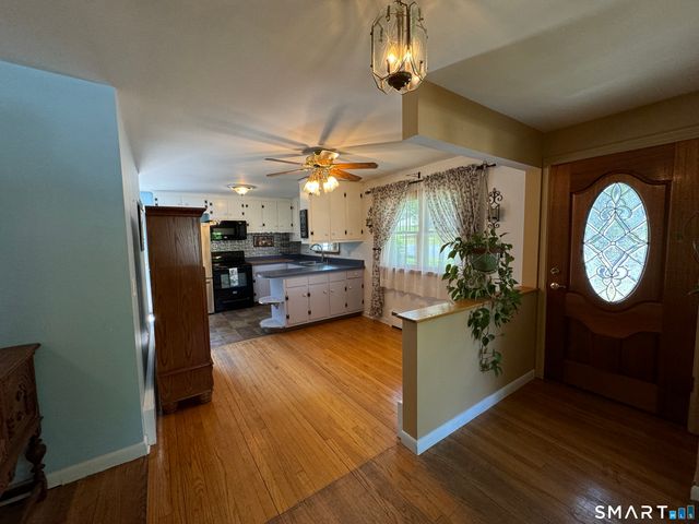 13 Trading Cove Drive, Norwich, CT 06360