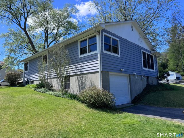13 Trading Cove Drive, Norwich, CT 06360