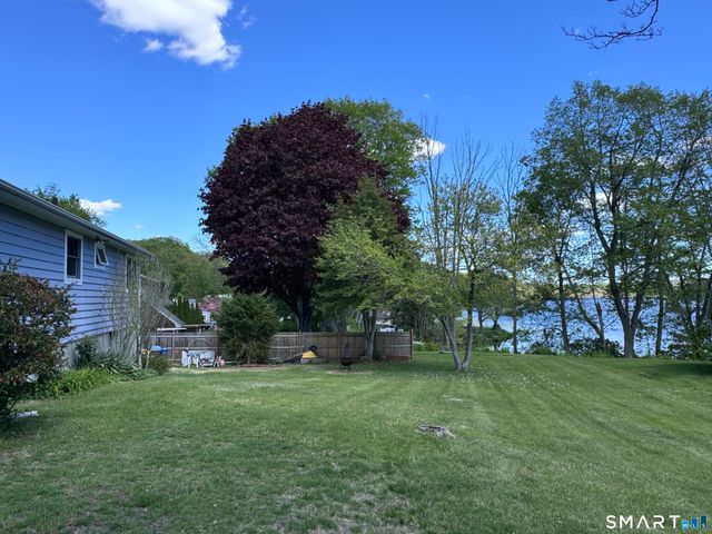 13 Trading Cove Drive, Norwich, CT 06360