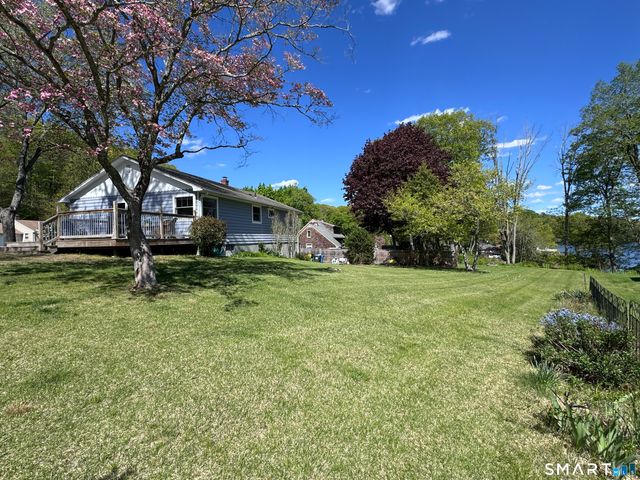 13 Trading Cove Drive, Norwich, CT 06360