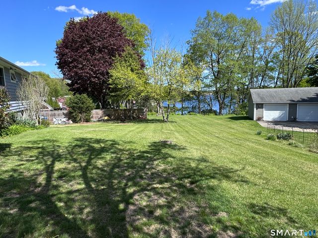 13 Trading Cove Drive, Norwich, CT 06360