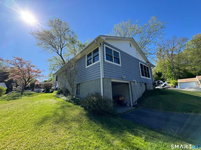 13 Trading Cove Drive, Norwich, CT 06360