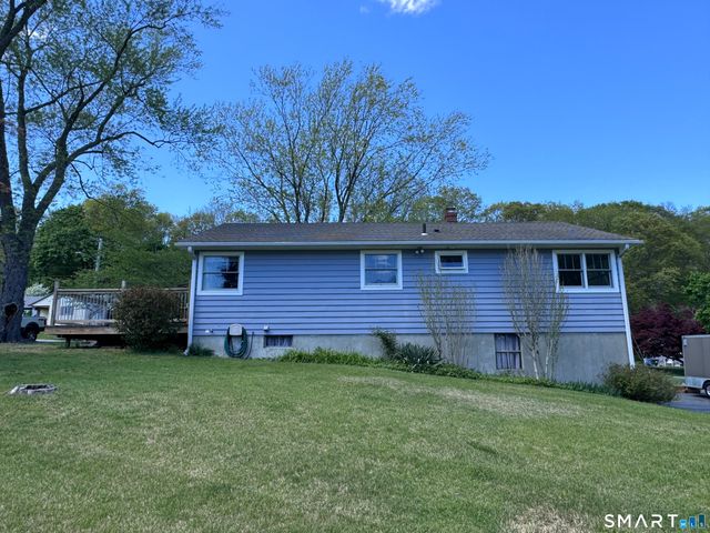 13 Trading Cove Drive, Norwich, CT 06360