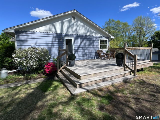 13 Trading Cove Drive, Norwich, CT 06360