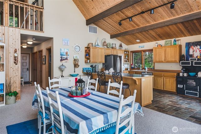 7616 Cypress Way, Anacortes, WA 98221