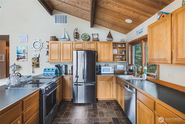 7616 Cypress Way, Anacortes, WA 98221