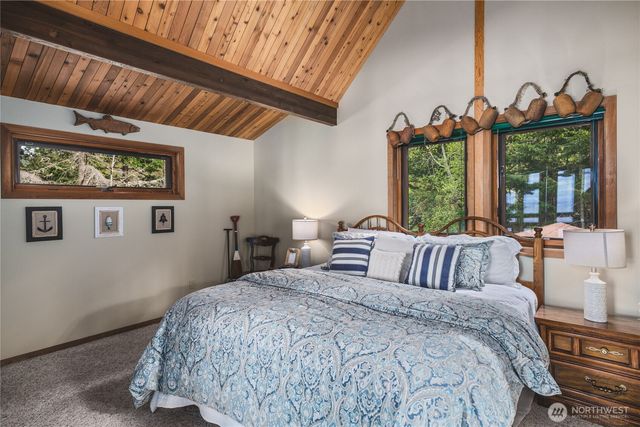 7616 Cypress Way, Anacortes, WA 98221