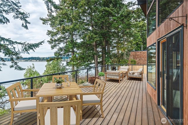 7616 Cypress Way, Anacortes, WA 98221