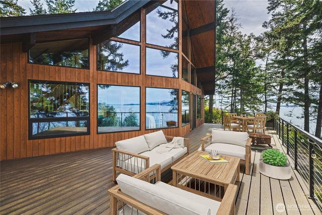 7616 Cypress Way, Anacortes, WA 98221