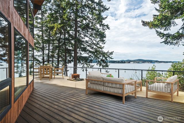 7616 Cypress Way, Anacortes, WA 98221